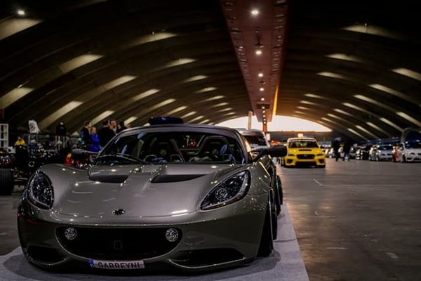 Comment installer un système de détection de collision avant sur une Volvo XC60 pour plus de sécurité ?